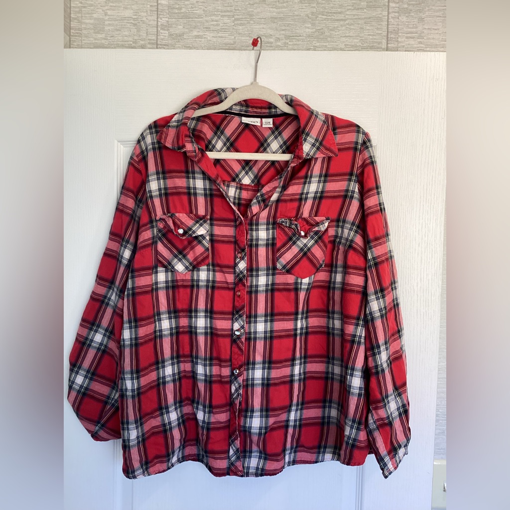 Cato Red Plaid Shirt With Navy And Cream Accents 22/24w Euc